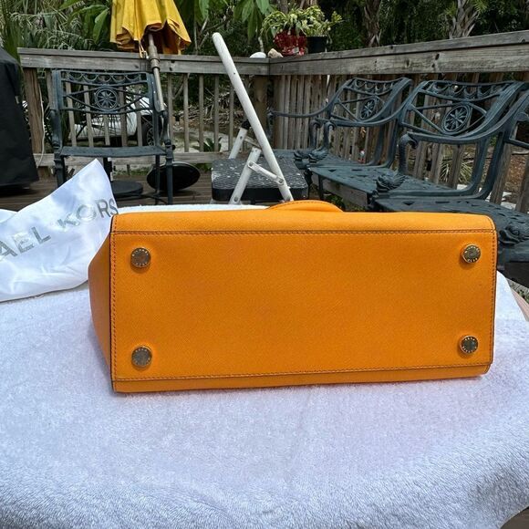 Michael Kors  Selma Medium (Mustard/Merigold) Handbag  3053GLMS7L Medium - Picture 5 of 11